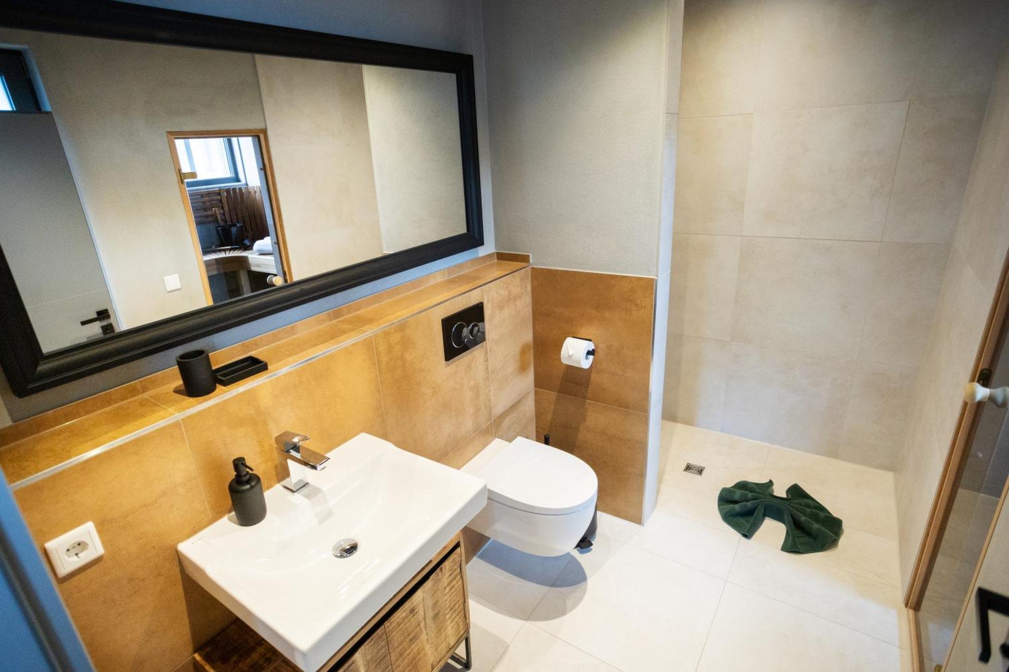 Sauerland Chalets - "Die Chalets Herzenssache" Winterberg Bagian luar foto